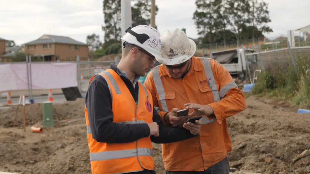 construction workers using Propeller Crew on their phones